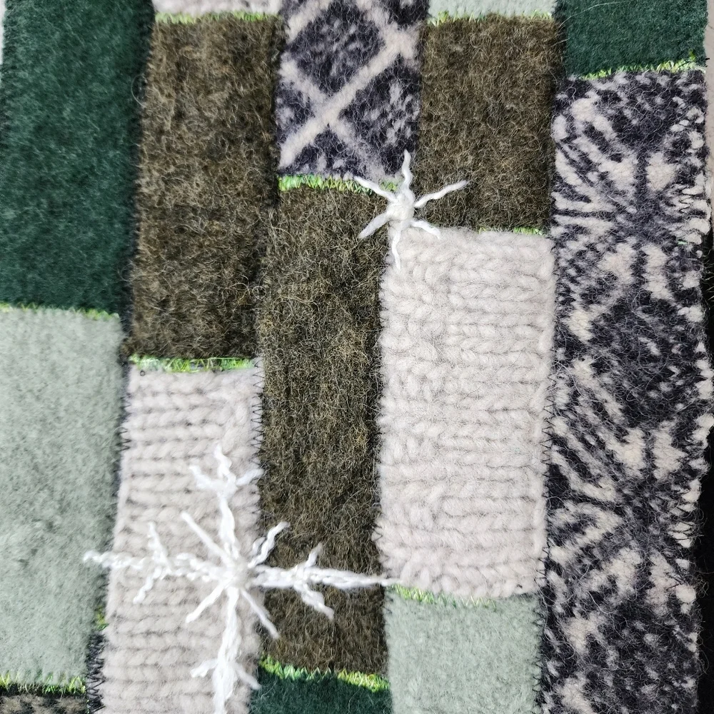 VINTAGE Patchwork quilted‎ tassel scarf in green black